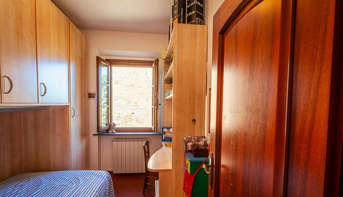 Image No.12-2 Bed House for sale