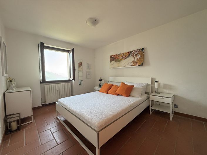 Image No.18-4 Bed House for sale