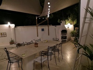 5488-ostuni-night-kitchen