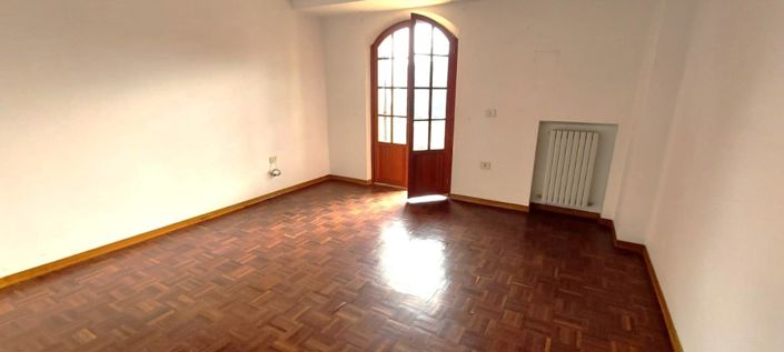 Image No.11-5 Bed Property for sale