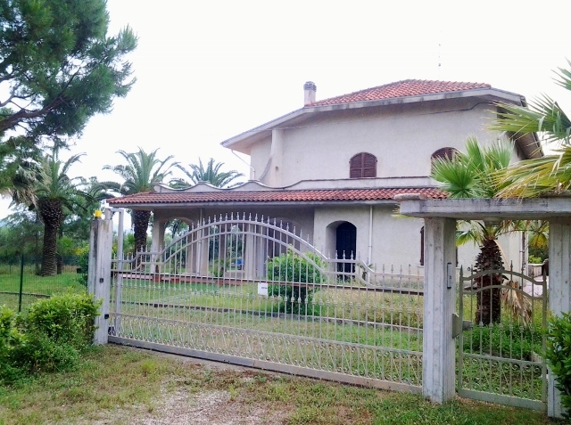 Image No.18-5 Bed Property for sale