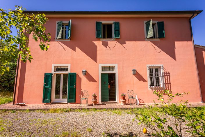 Image No.1-4 Bed Property for sale