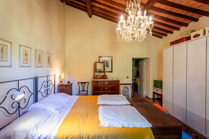 Image No.12-4 Bed Property for sale