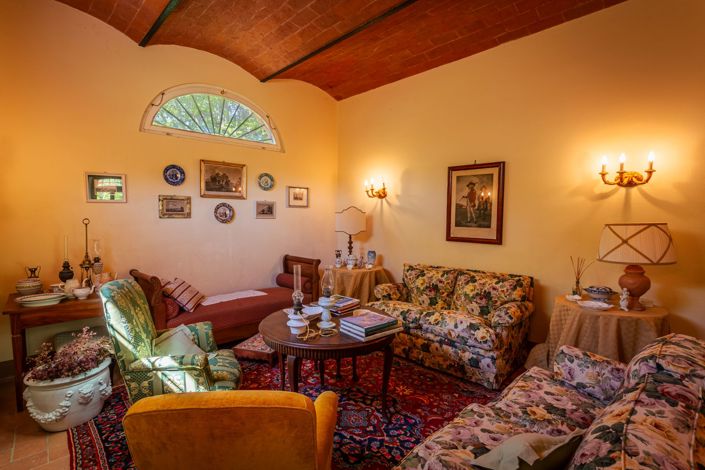 Image No.6-4 Bed Property for sale