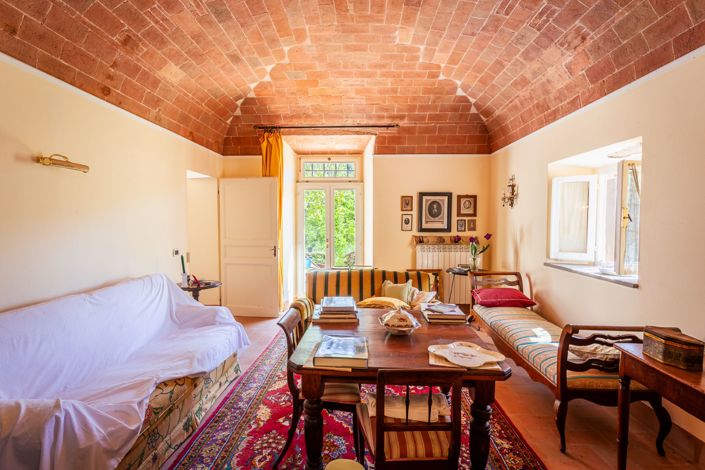 Image No.7-4 Bed Property for sale