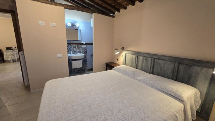 Image No.12-4 Bed Property for sale