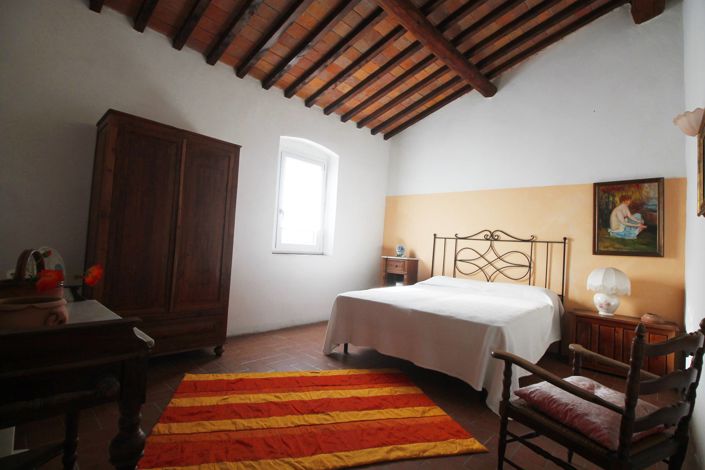 Image No.11-6 Bed Semi-Detached for sale