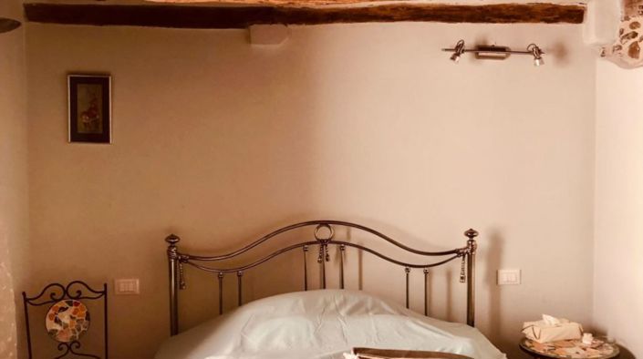 Image No.8-2 Bed House for sale