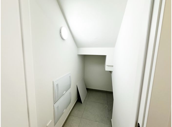 Image No.10-2 Bed Townhouse for sale