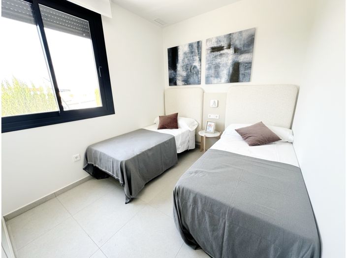 Image No.8-2 Bed Townhouse for sale