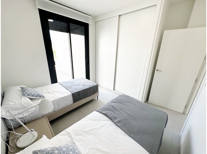 Image No.9-2 Bed Townhouse for sale