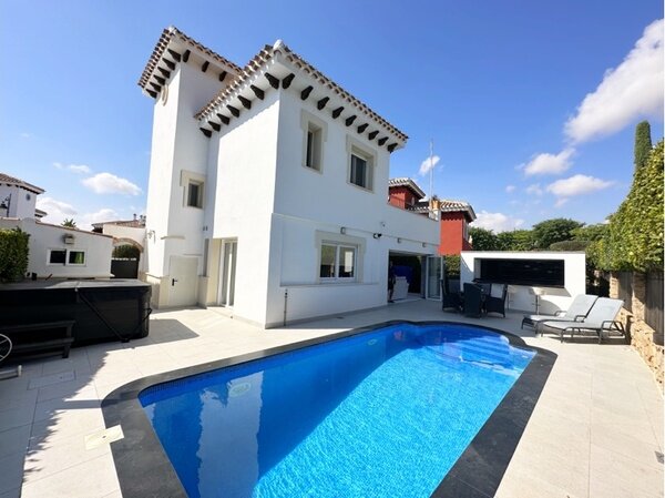 Image No.1-3 Bed Villa for sale