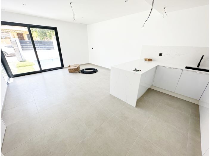 Image No.7-3 Bed Villa for sale