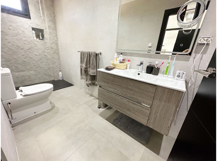 Image No.42-5 Bed Villa for sale