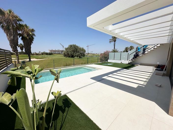 Image No.1-4 Bed Villa for sale