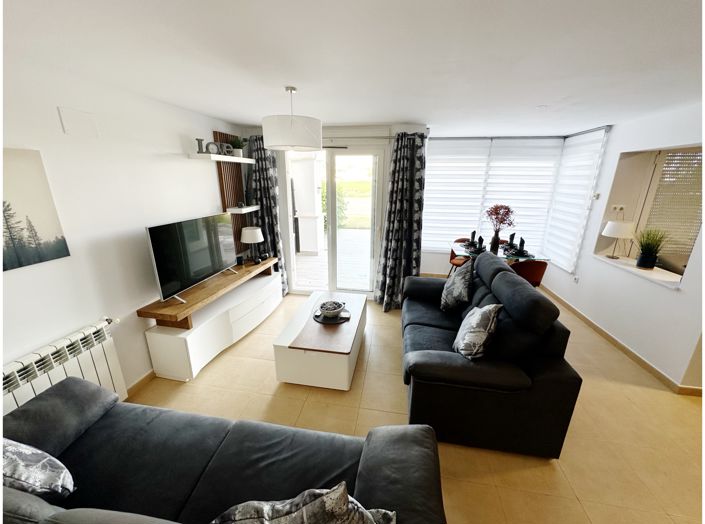 Image No.12-2 Bed Townhouse for sale