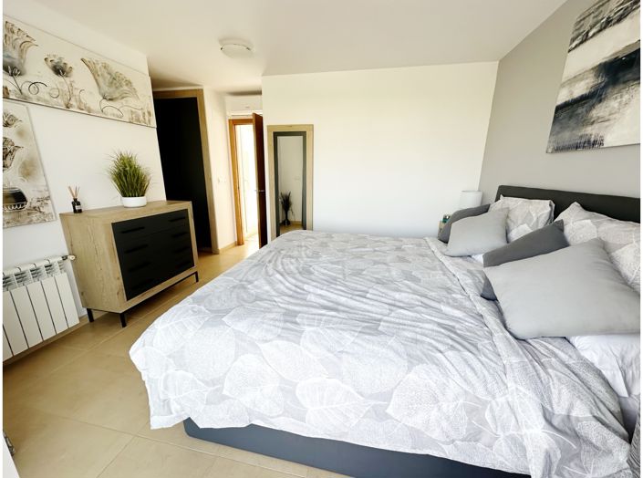 Image No.26-2 Bed Townhouse for sale