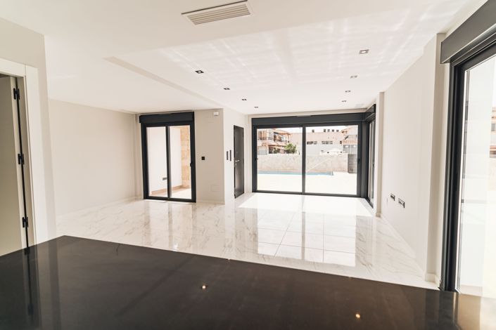 Image No.5-4 Bed Villa for sale