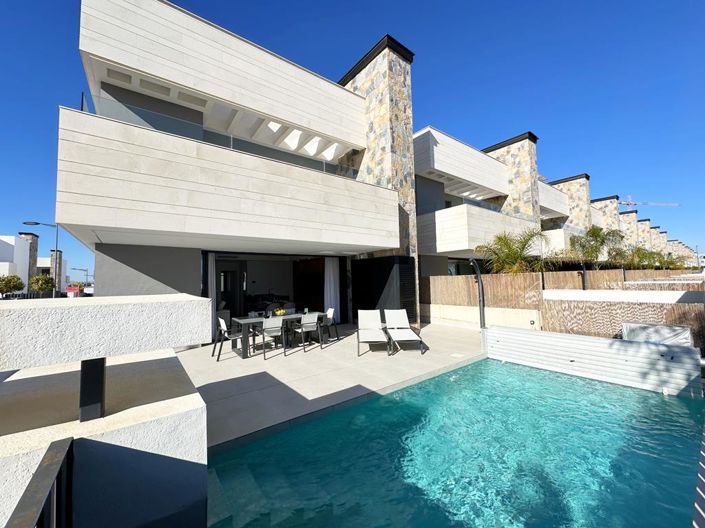 Image No.1-4 Bed Villa for sale
