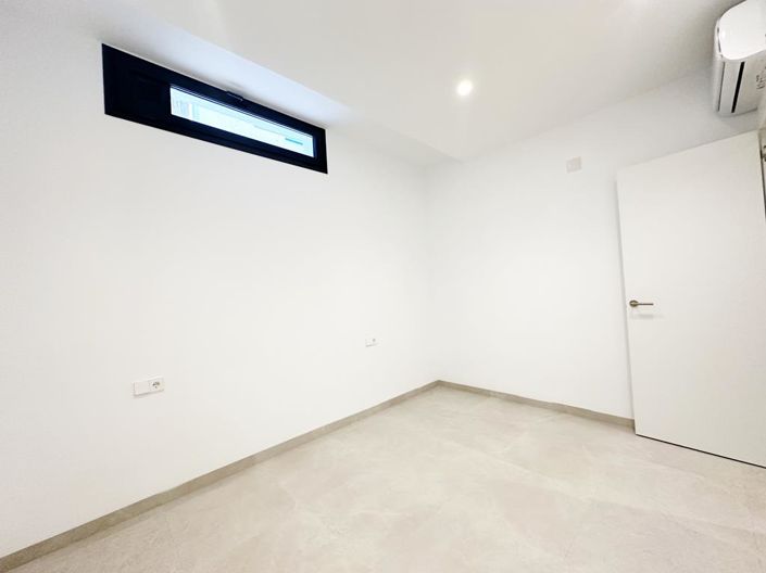 Image No.26-4 Bed Villa for sale