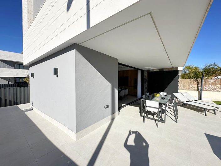 Image No.29-4 Bed Villa for sale