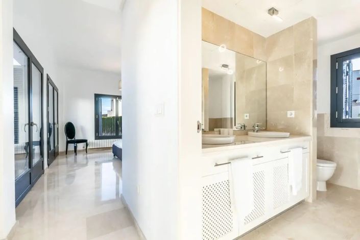 Image No.10-5 Bed Villa for sale