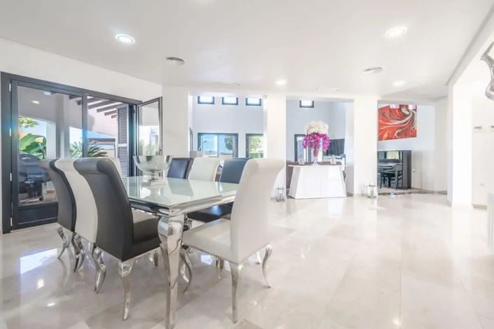 Image No.3-5 Bed Villa for sale