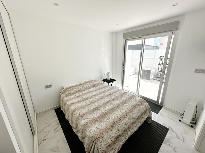 Image No.10-4 Bed Villa for sale