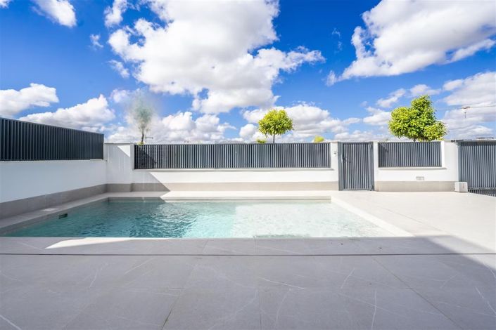 Image No.2-3 Bed Villa for sale