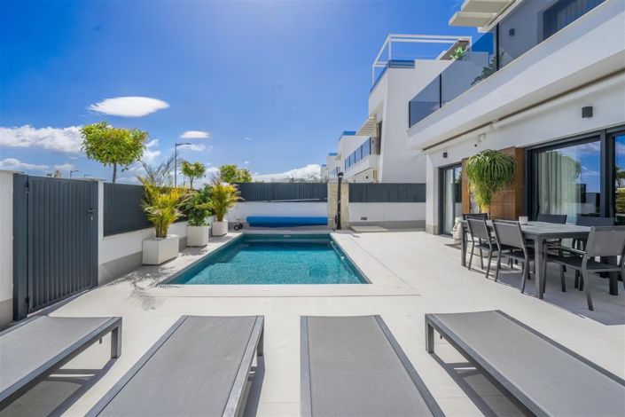 Image No.4-4 Bed Villa for sale