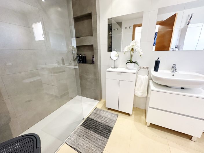 Image No.23-3 Bed Apartment for sale