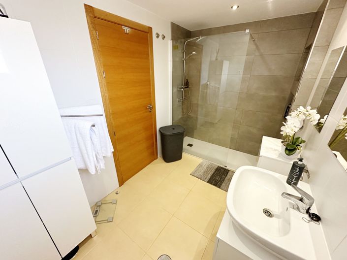 Image No.24-3 Bed Apartment for sale