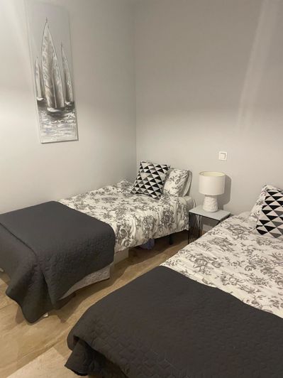 Image No.20-3 Bed Apartment for sale