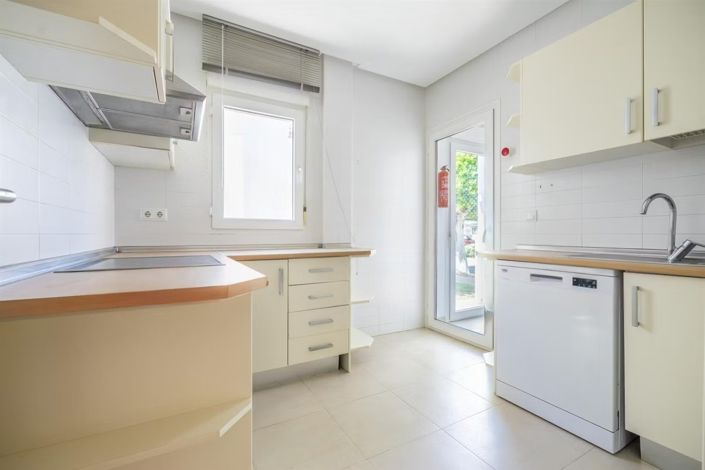 Image No.5-2 Bed Villa for sale