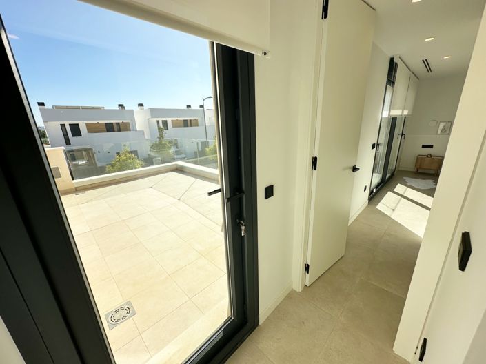 Image No.51-3 Bed Villa for sale