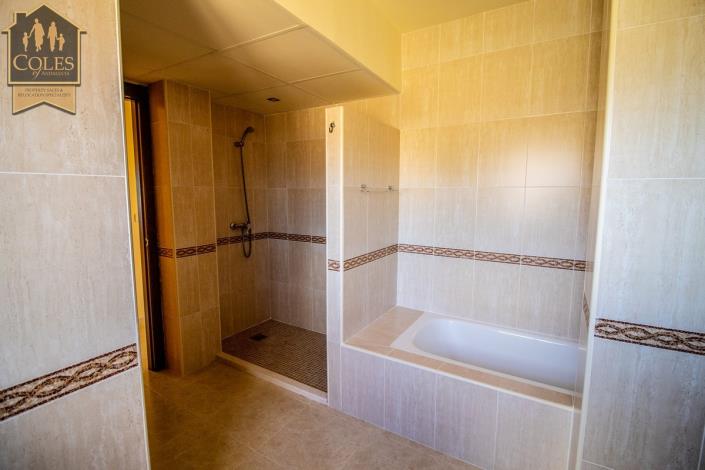 Image No.31-5 Bed Villa / Detached for sale