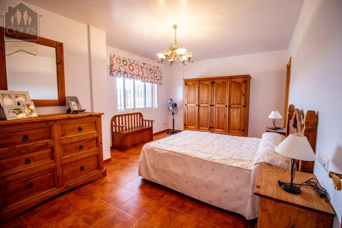 Image No.25-4 Bed Villa / Detached for sale