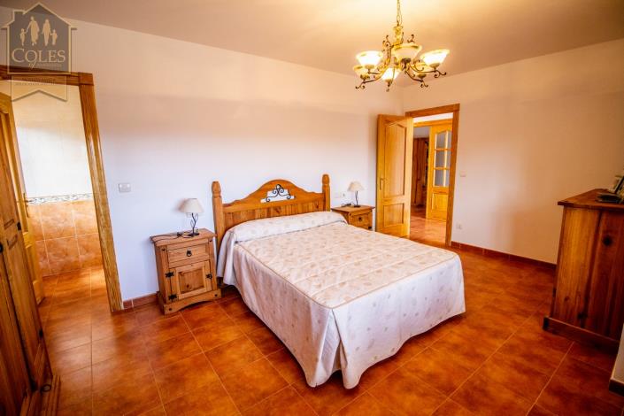 Image No.26-4 Bed Villa / Detached for sale