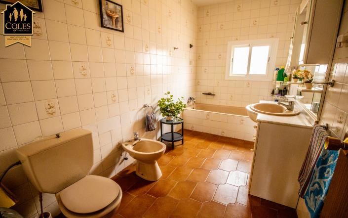 Image No.14-4 Bed Villa / Detached for sale