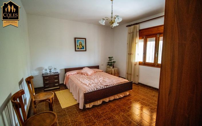 Image No.17-4 Bed Villa / Detached for sale