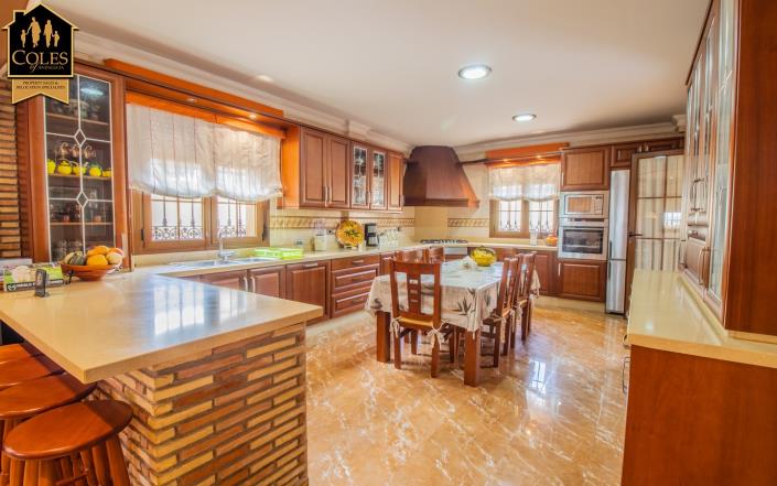 Image No.6-6 Bed Villa / Detached for sale