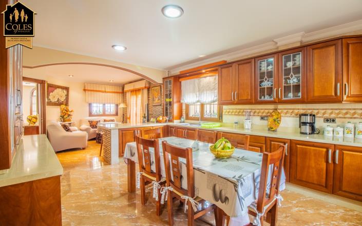 Image No.9-6 Bed Villa / Detached for sale