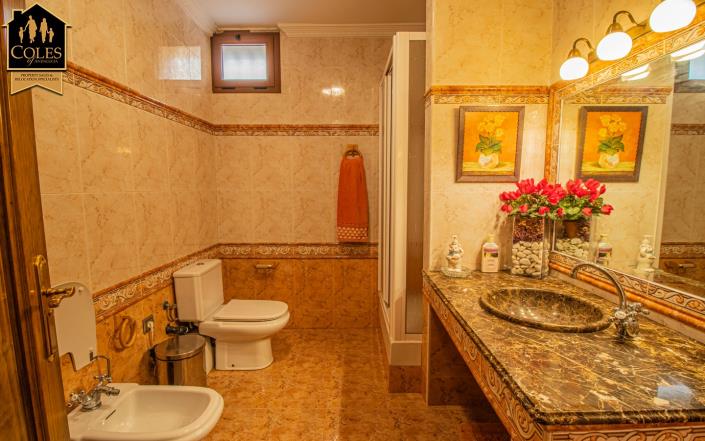 Image No.18-6 Bed Villa / Detached for sale