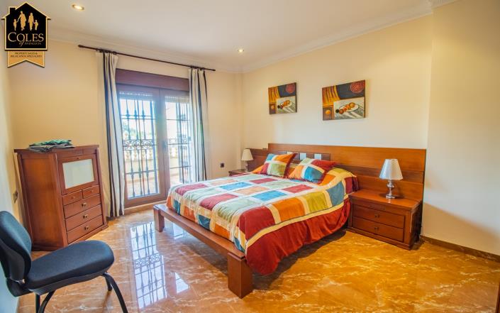 Image No.21-6 Bed Villa / Detached for sale