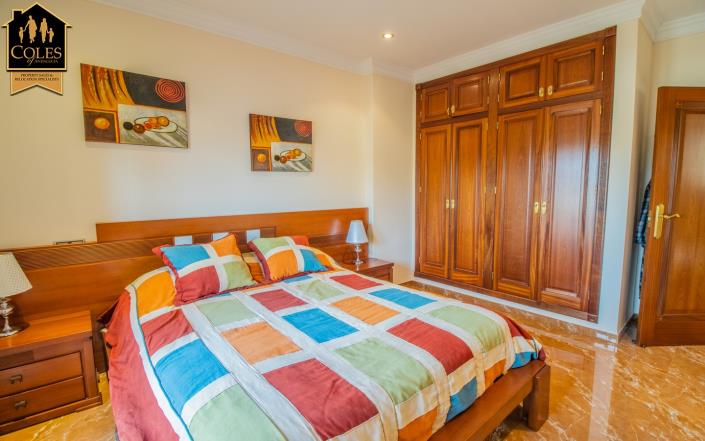 Image No.22-6 Bed Villa / Detached for sale