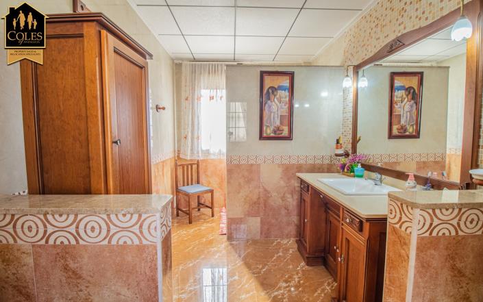 Image No.29-6 Bed Villa / Detached for sale