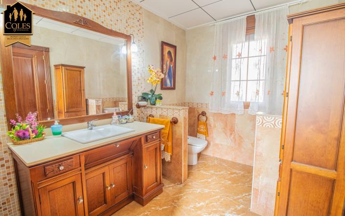 Image No.30-6 Bed Villa / Detached for sale