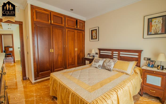 Image No.35-6 Bed Villa / Detached for sale