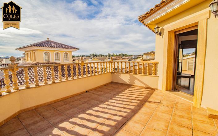 Image No.37-6 Bed Villa / Detached for sale