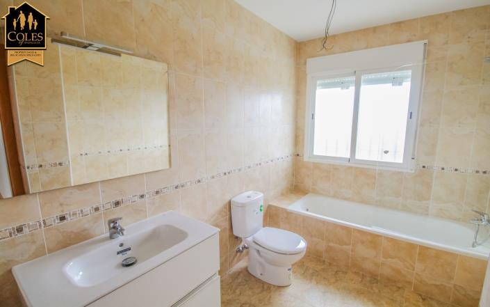 Image No.17-4 Bed Villa / Detached for sale